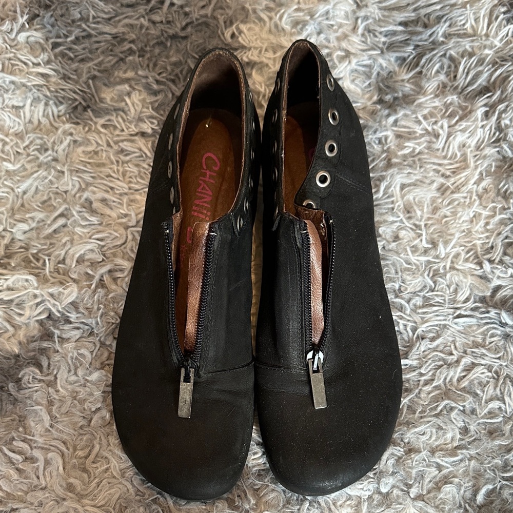 Chanii B Black Leather Shoes with Eyelet Detail